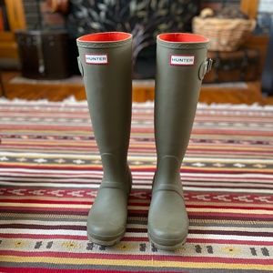Hunter Tall 2 Tone Rainboot Size 6